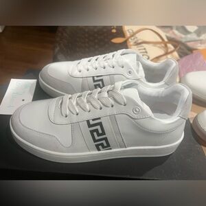 Versace Sneaker size 8 new with box